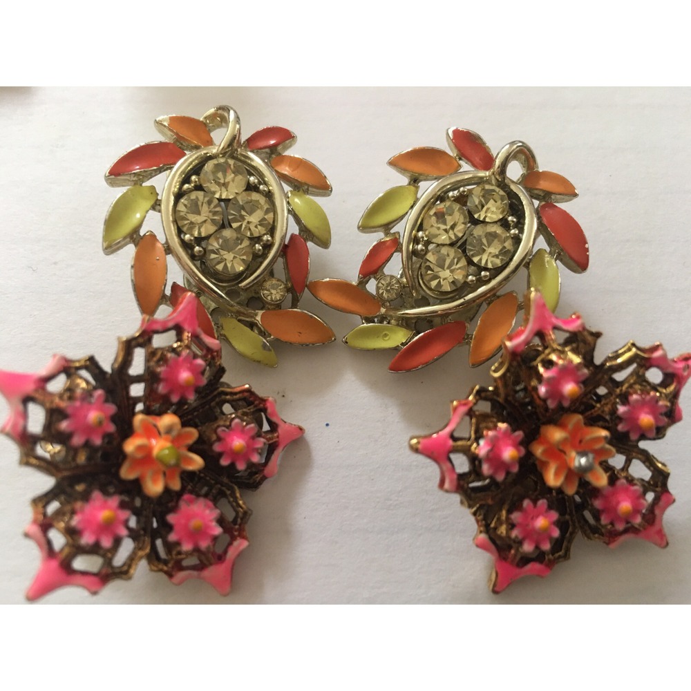 Vintage LISNER Rhinestone Enamel Earrings Clip on 2 pairs snowflake star